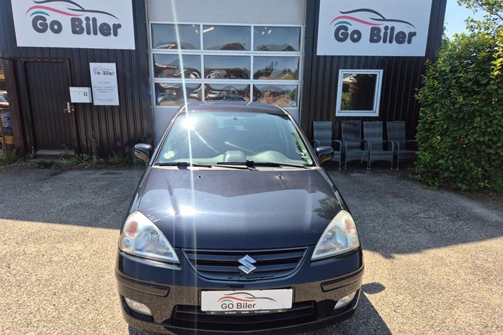 Grøn Suzuki Liana fra 2006
