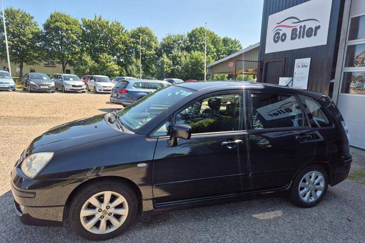 Grøn Suzuki Liana fra 2006