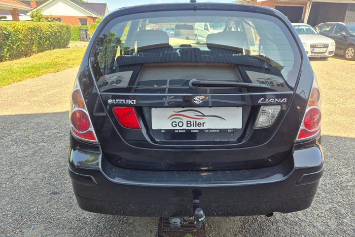 Grøn Suzuki Liana fra 2006