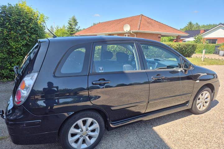 Grøn Suzuki Liana fra 2006