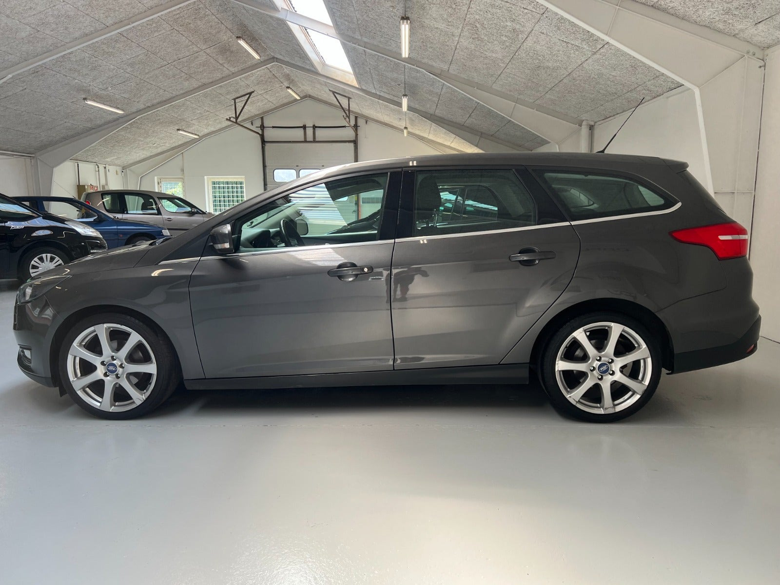 Grå Ford Focus fra 2016