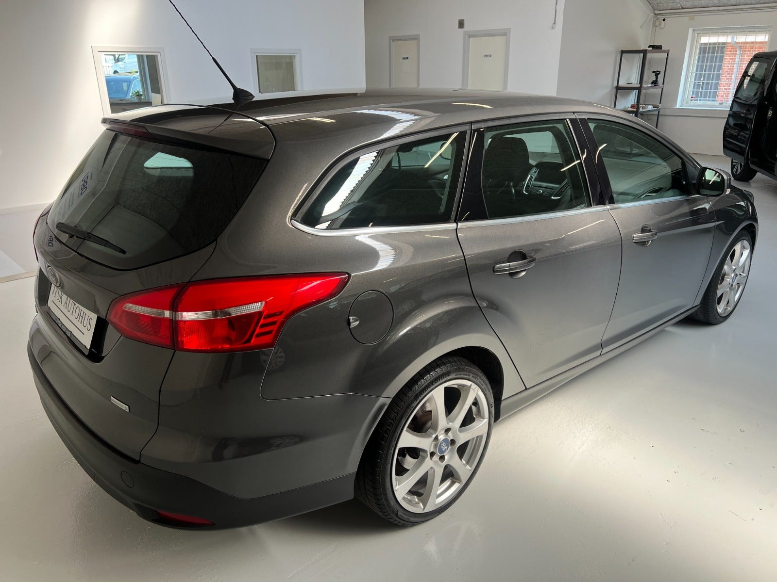Grå Ford Focus fra 2016