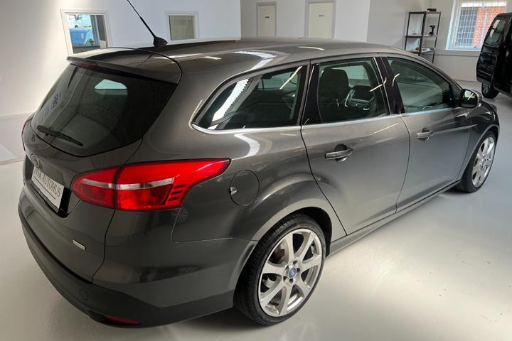 Grå Ford Focus fra 2016