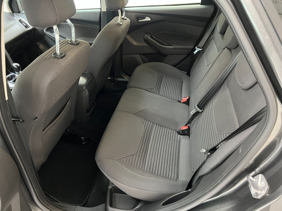 Grå Ford Focus fra 2016