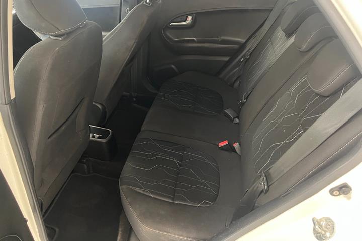 Hvid Kia Picanto fra 2016