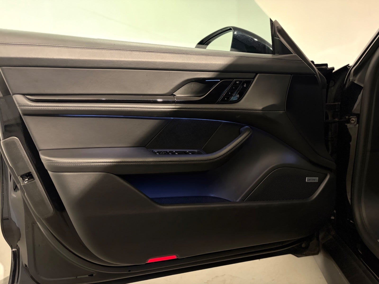 Grå Porsche Taycan 4S fra 2020
