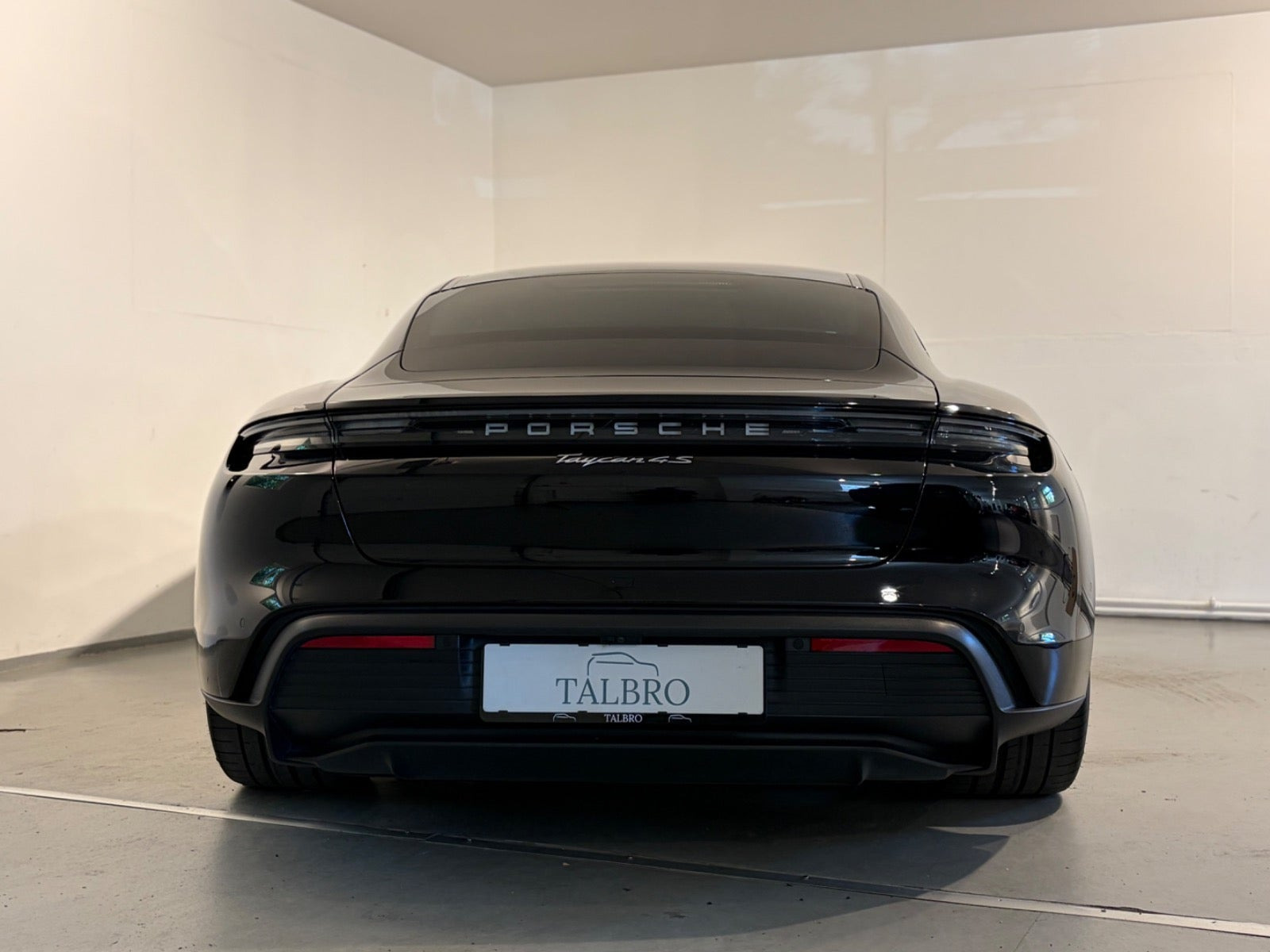 Grå Porsche Taycan 4S fra 2020