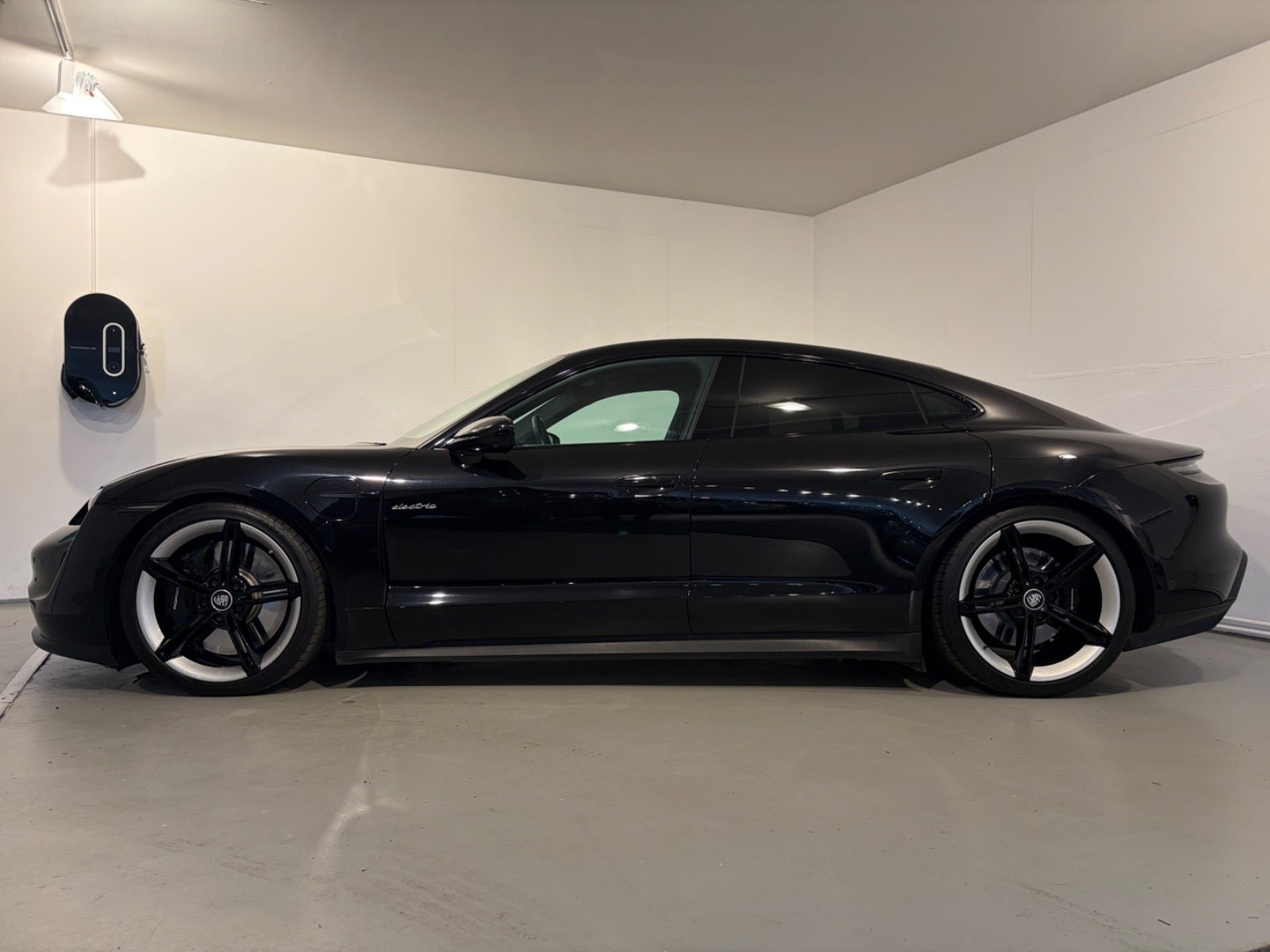 Grå Porsche Taycan 4S fra 2020
