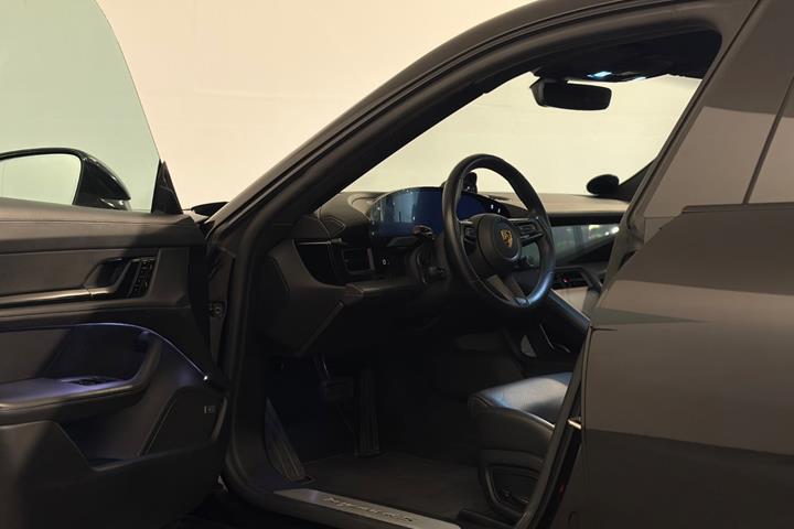 Grå Porsche Taycan 4S fra 2020