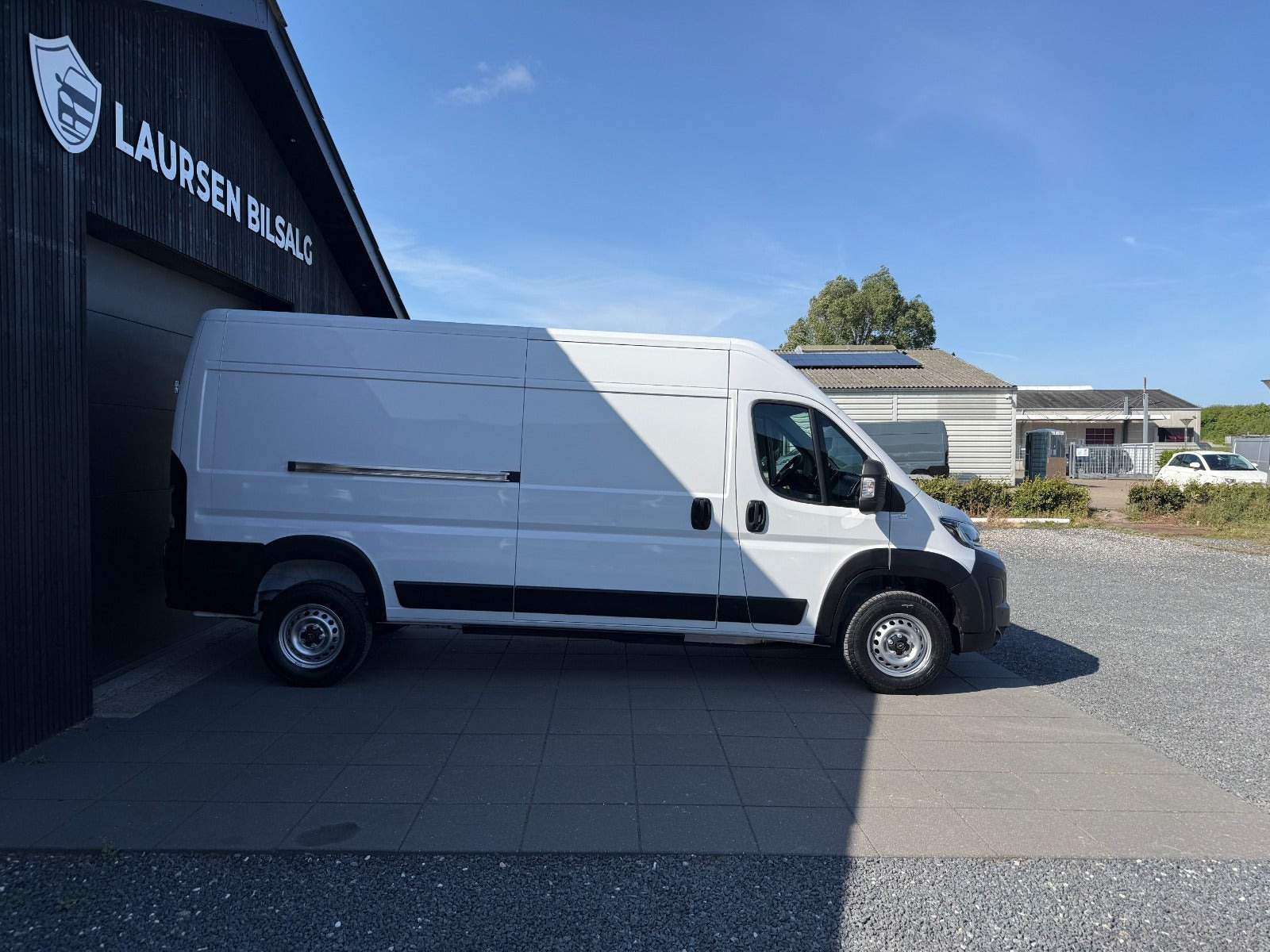 Hvid Opel Movano-e 35H fra 2025