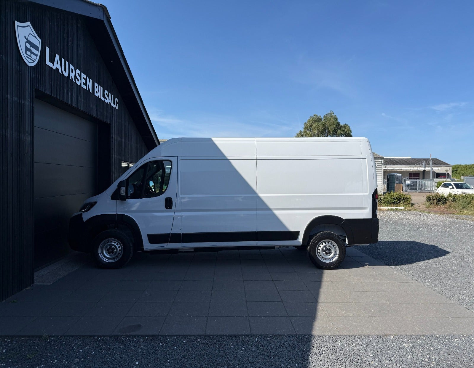 Hvid Opel Movano-e 35H fra 2025