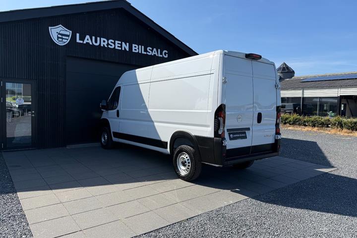 Hvid Opel Movano-e 35H fra 2025