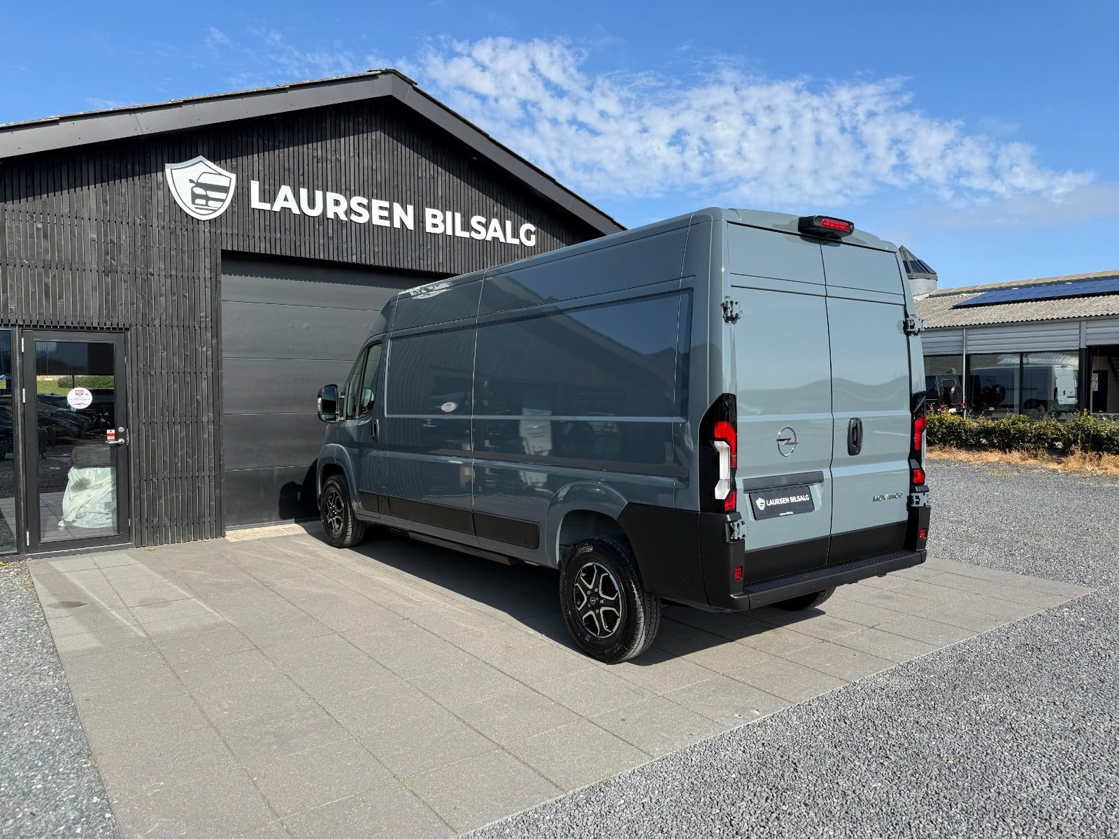 Grå Opel Movano-e 35H fra 2025