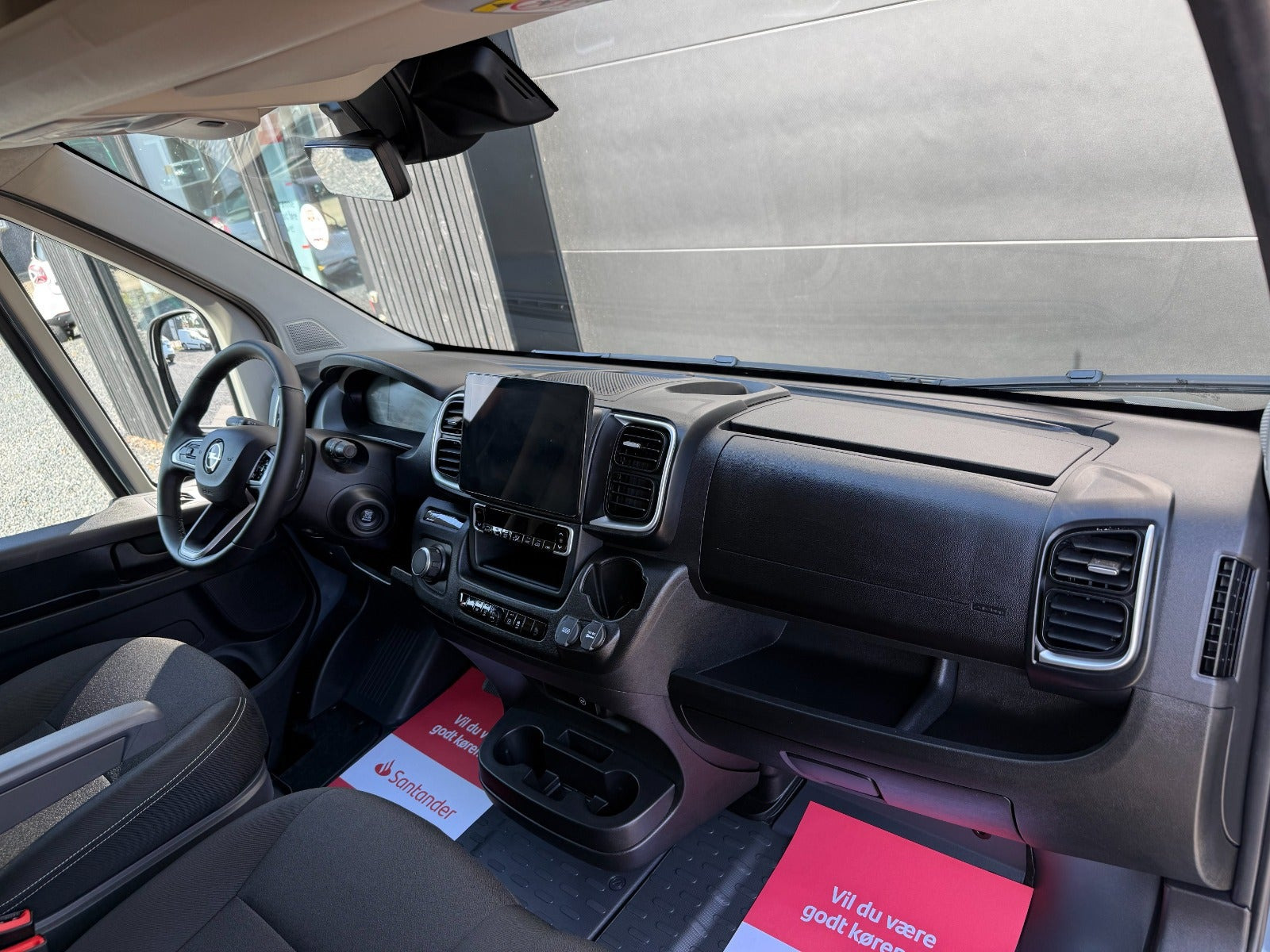 Grå Opel Movano-e 35H fra 2025