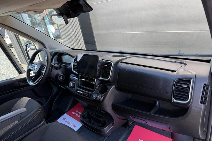 Grå Opel Movano-e 35H fra 2025