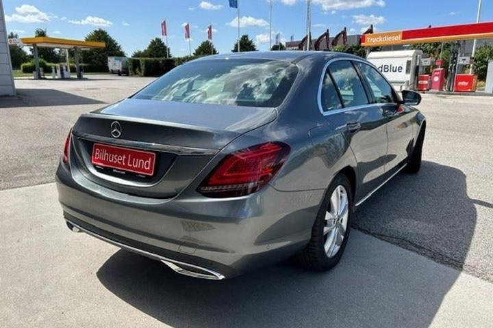 Grå Mercedes C220 d fra 2019