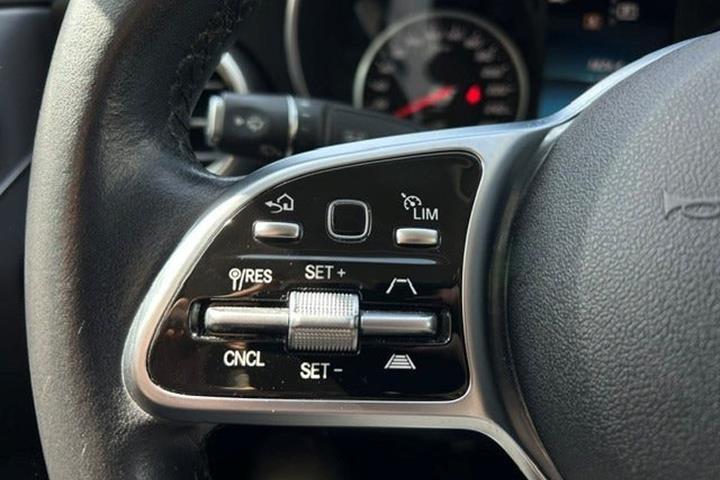 Grå Mercedes C220 d fra 2019