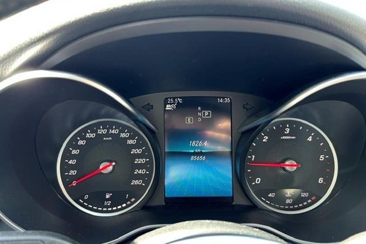 Grå Mercedes C220 d fra 2019
