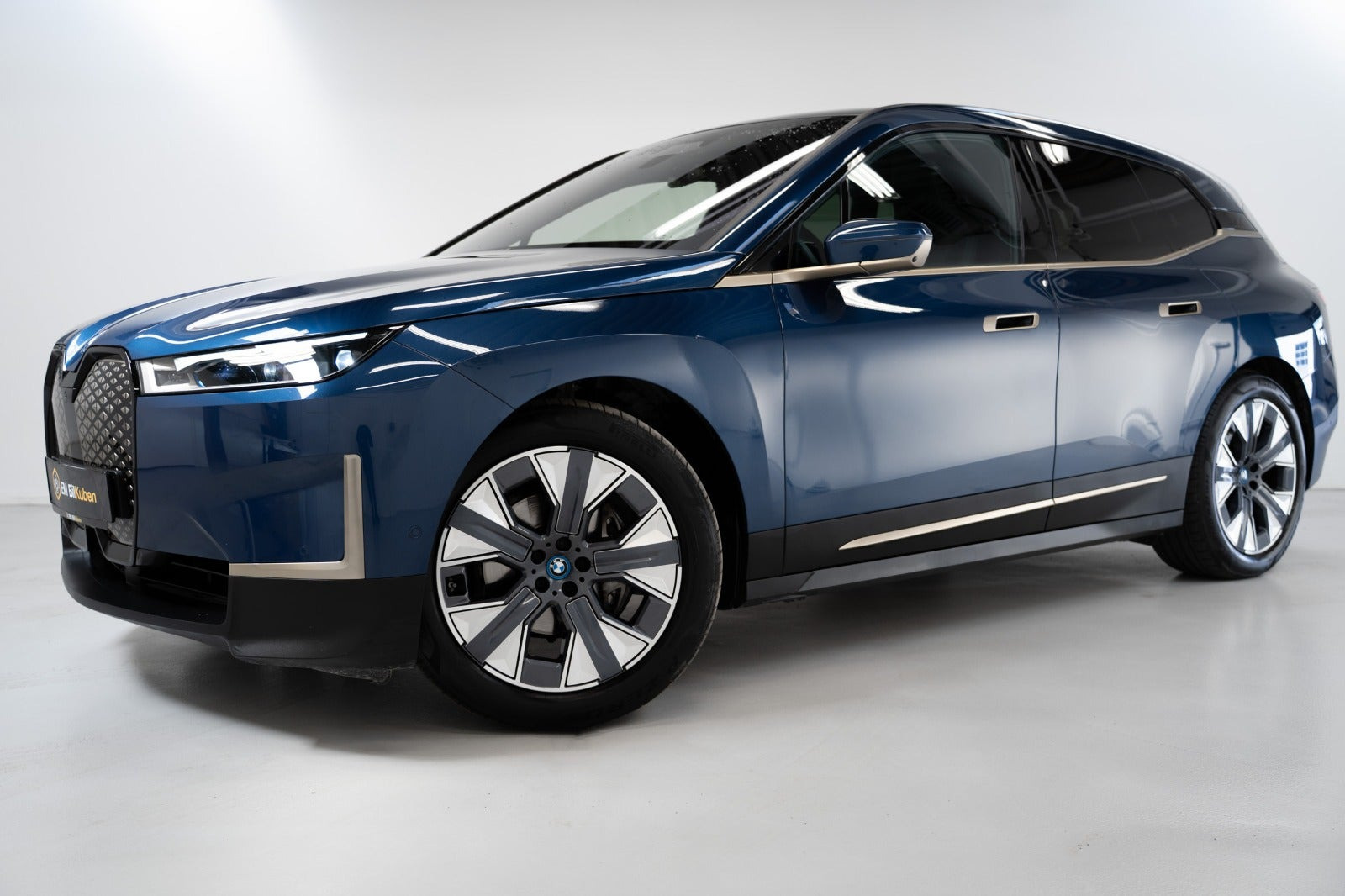 BMW iX xDrive40 Fully Charged