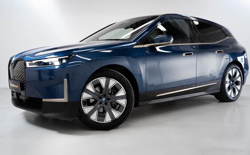 BMW iX xDrive40 Fully Charged