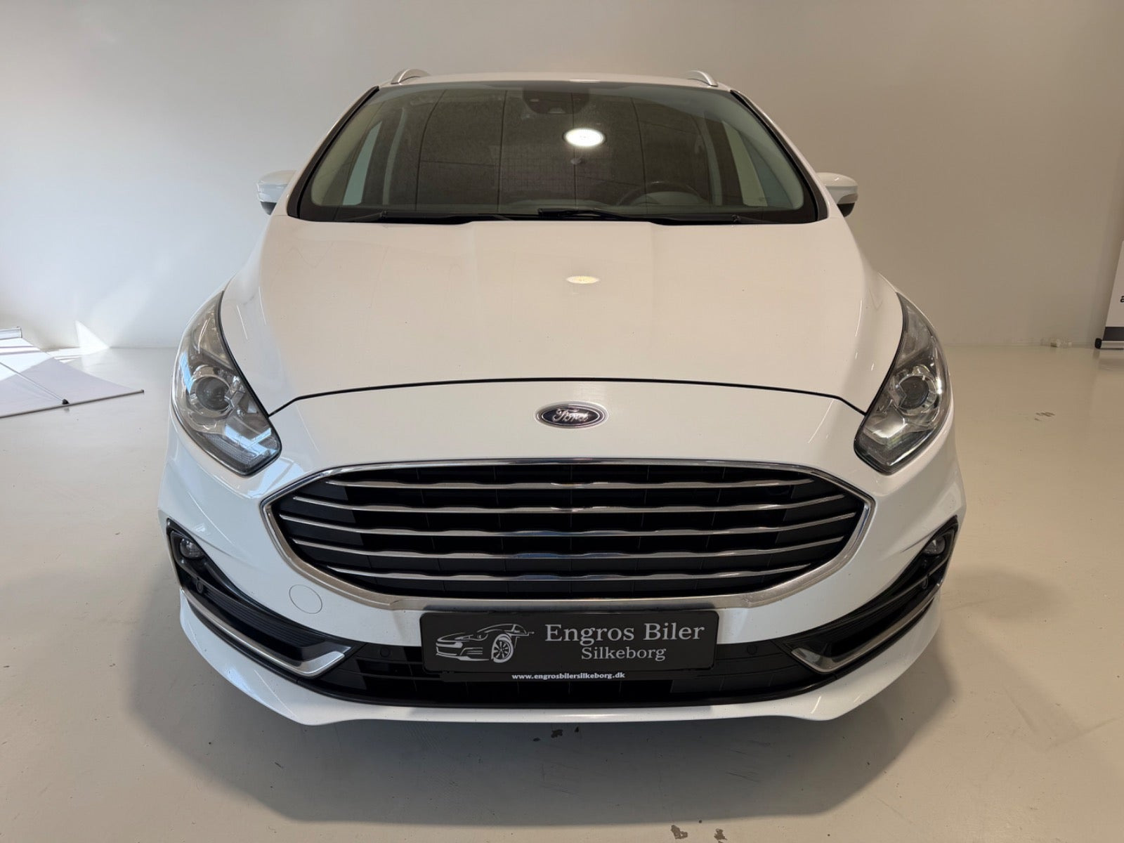 Hvid Ford S-MAX fra 2021