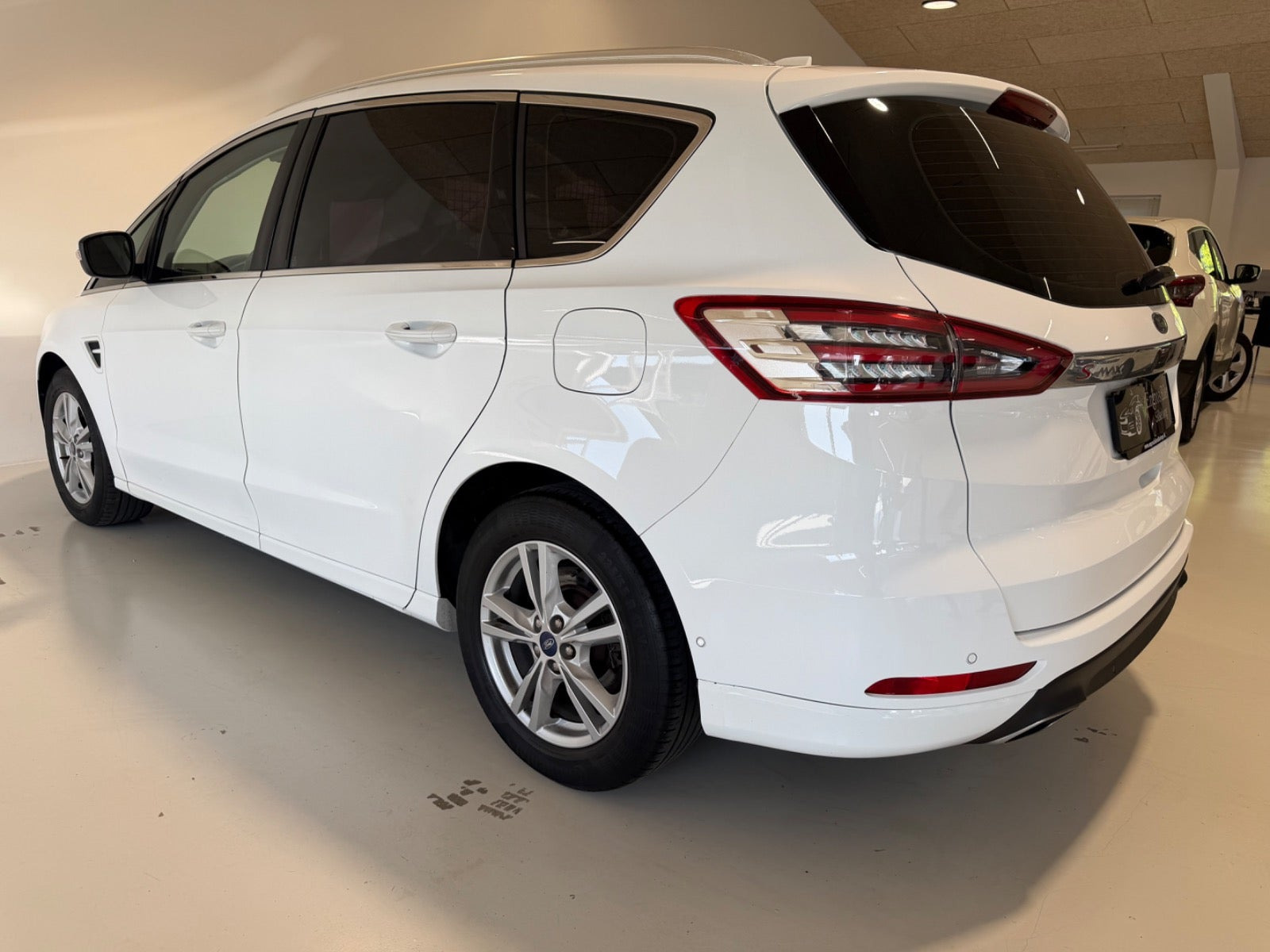 Hvid Ford S-MAX fra 2021