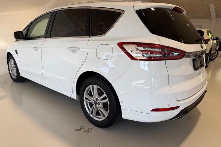 Hvid Ford S-MAX fra 2021