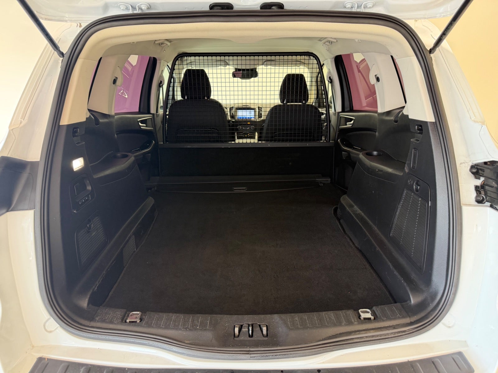 Hvid Ford S-MAX fra 2021