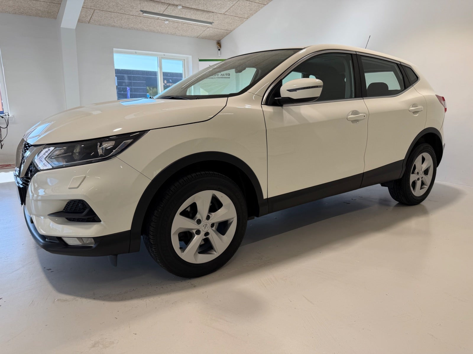 Hvid Nissan Qashqai fra 2020