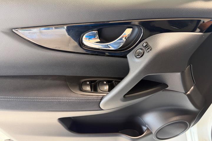 Hvid Nissan Qashqai fra 2020