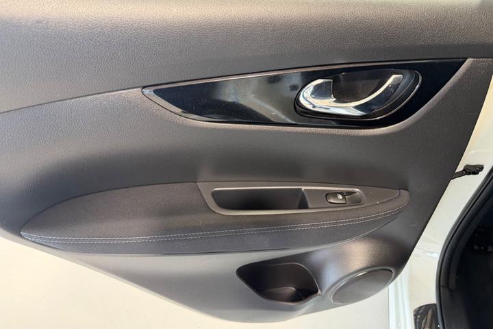 Hvid Nissan Qashqai fra 2020
