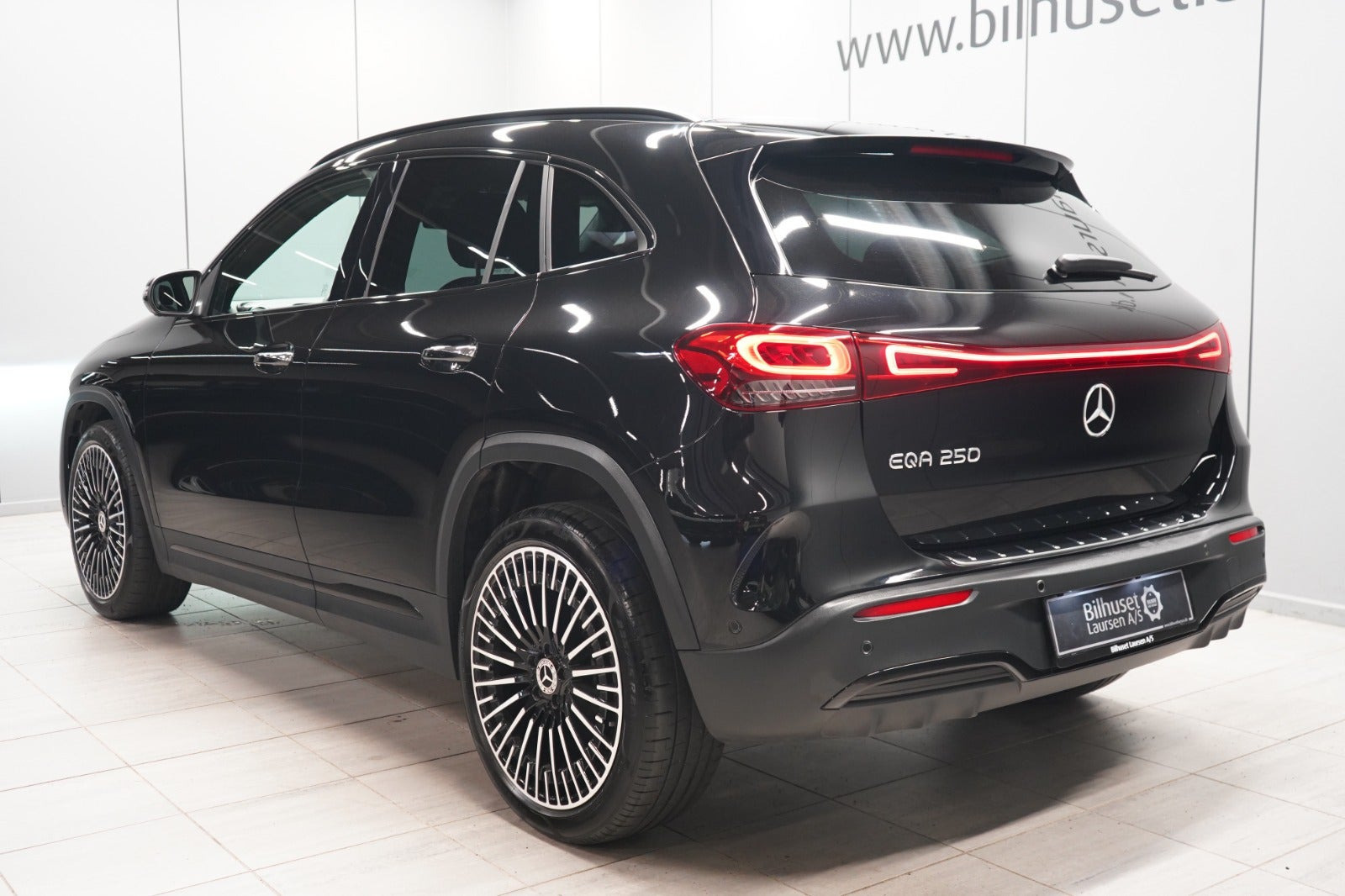 Sort Mercedes EQA250 fra 2023