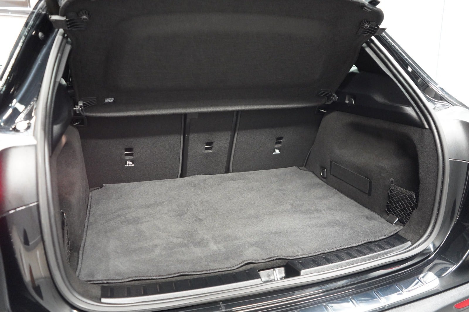 Sort Mercedes EQA250 fra 2023