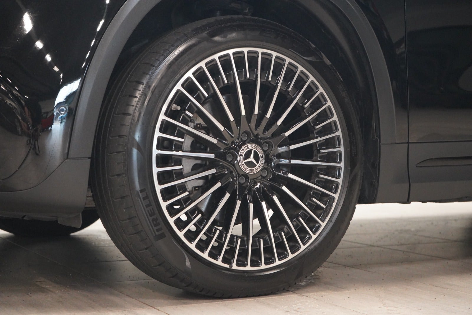 Sort Mercedes EQA250 fra 2023