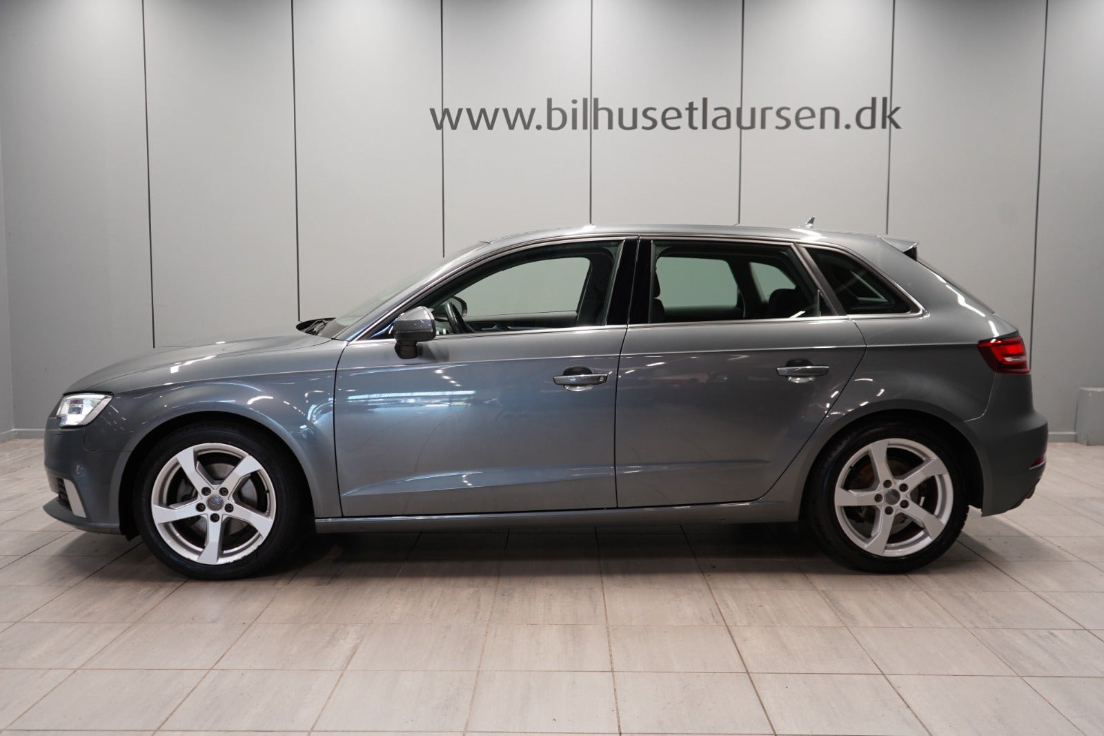 Grå Audi A3 fra 2017