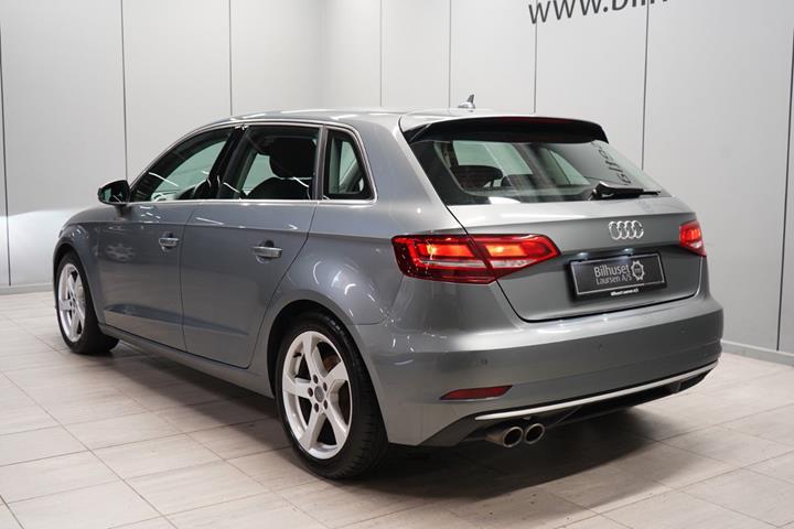Grå Audi A3 fra 2017