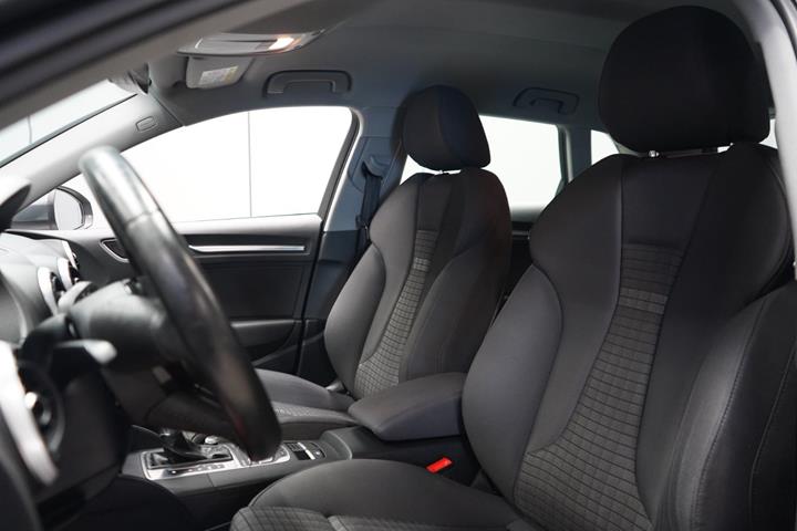 Grå Audi A3 fra 2017