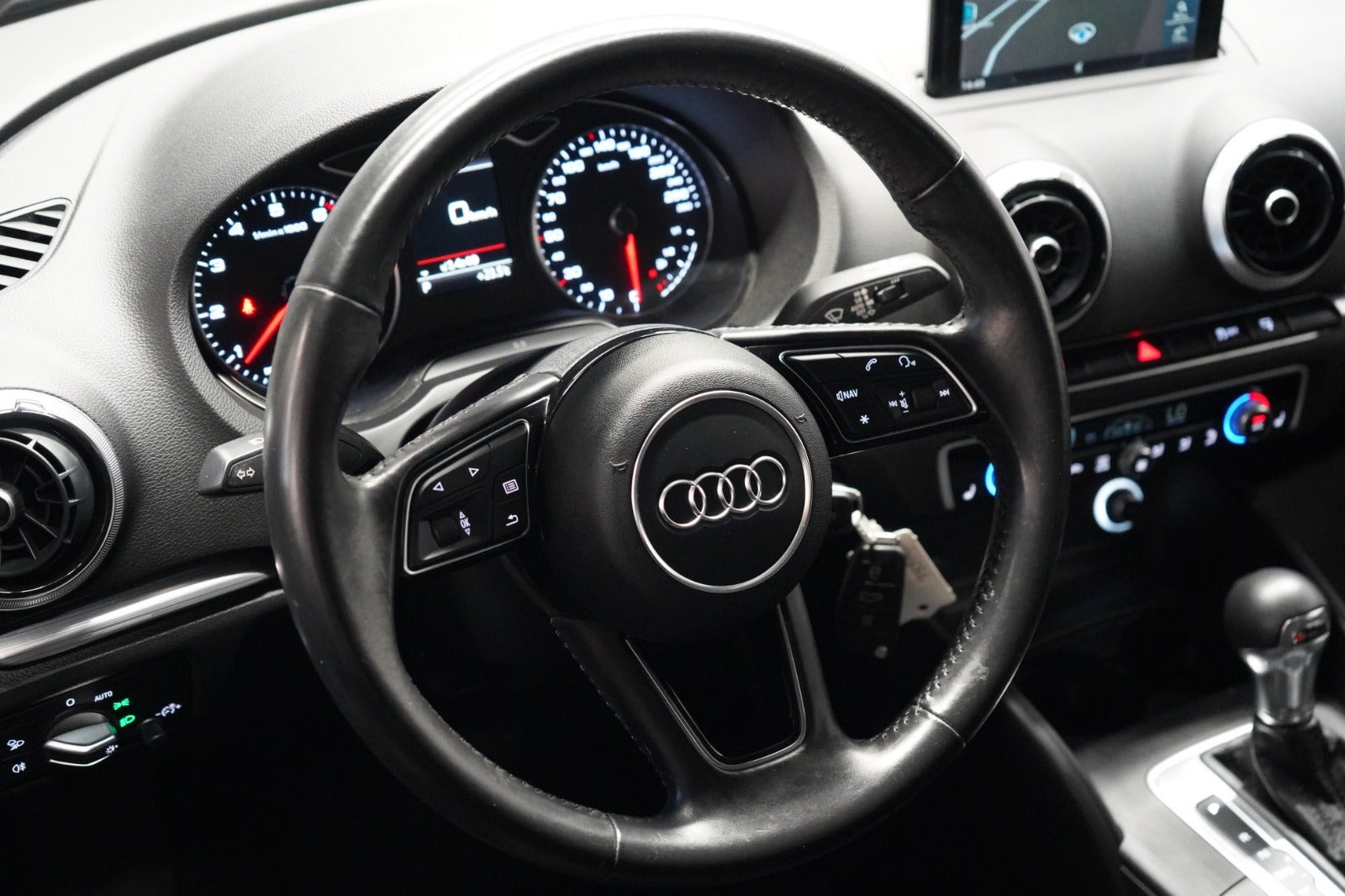 Grå Audi A3 fra 2017