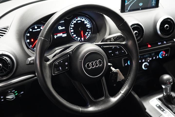Grå Audi A3 fra 2017