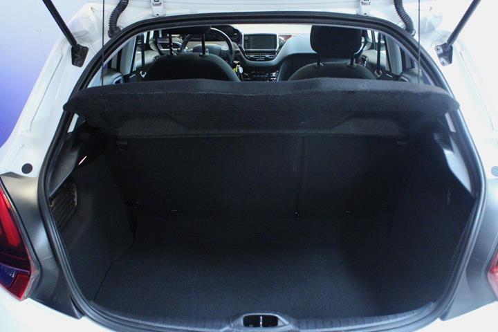 Hvid Peugeot 208 fra 2019