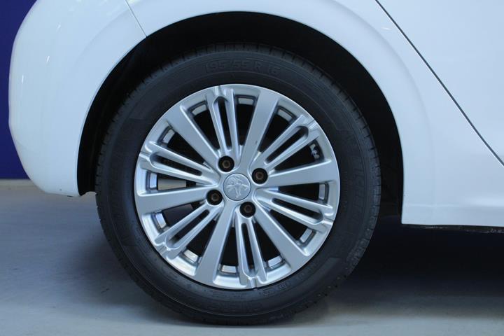 Hvid Peugeot 208 fra 2019
