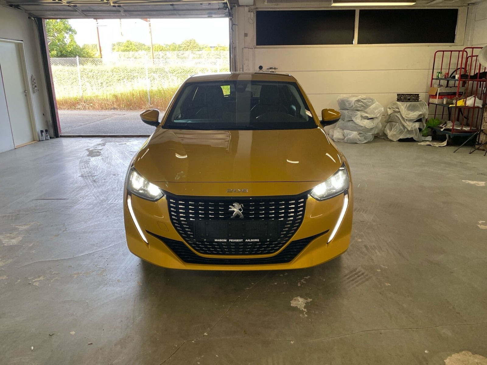 Gul Peugeot 208 fra 2020