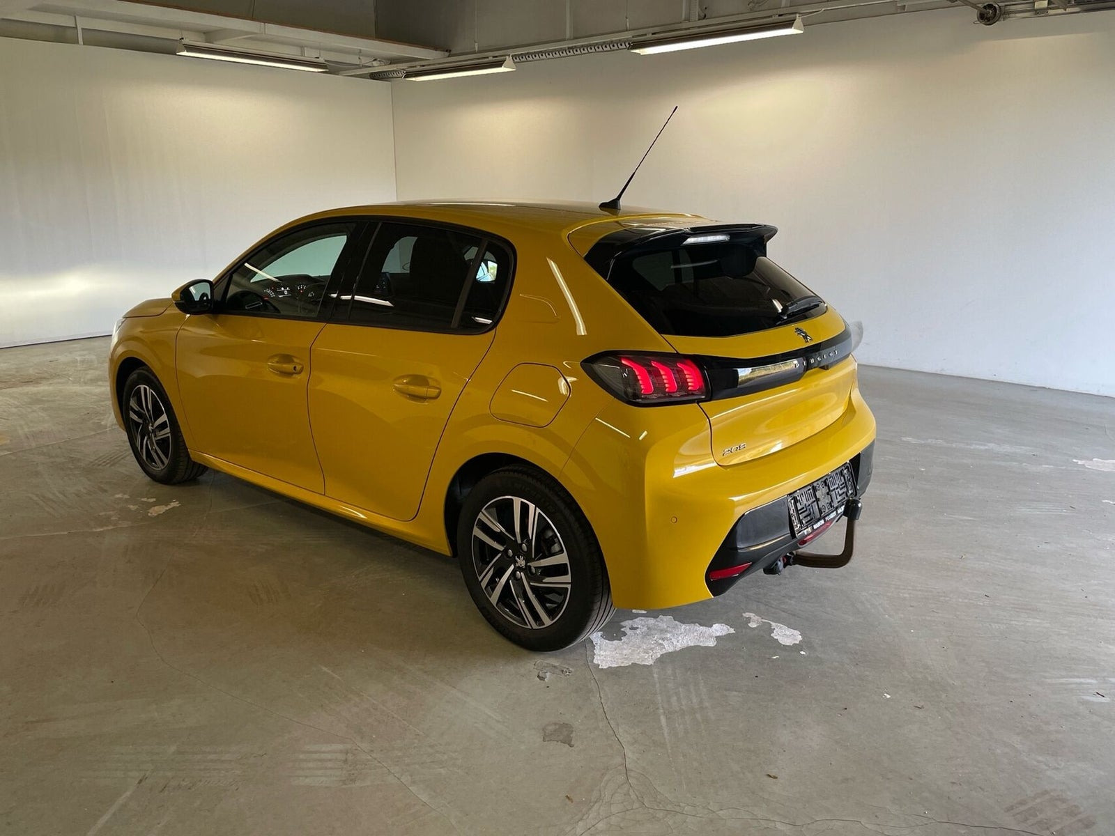 Gul Peugeot 208 fra 2020