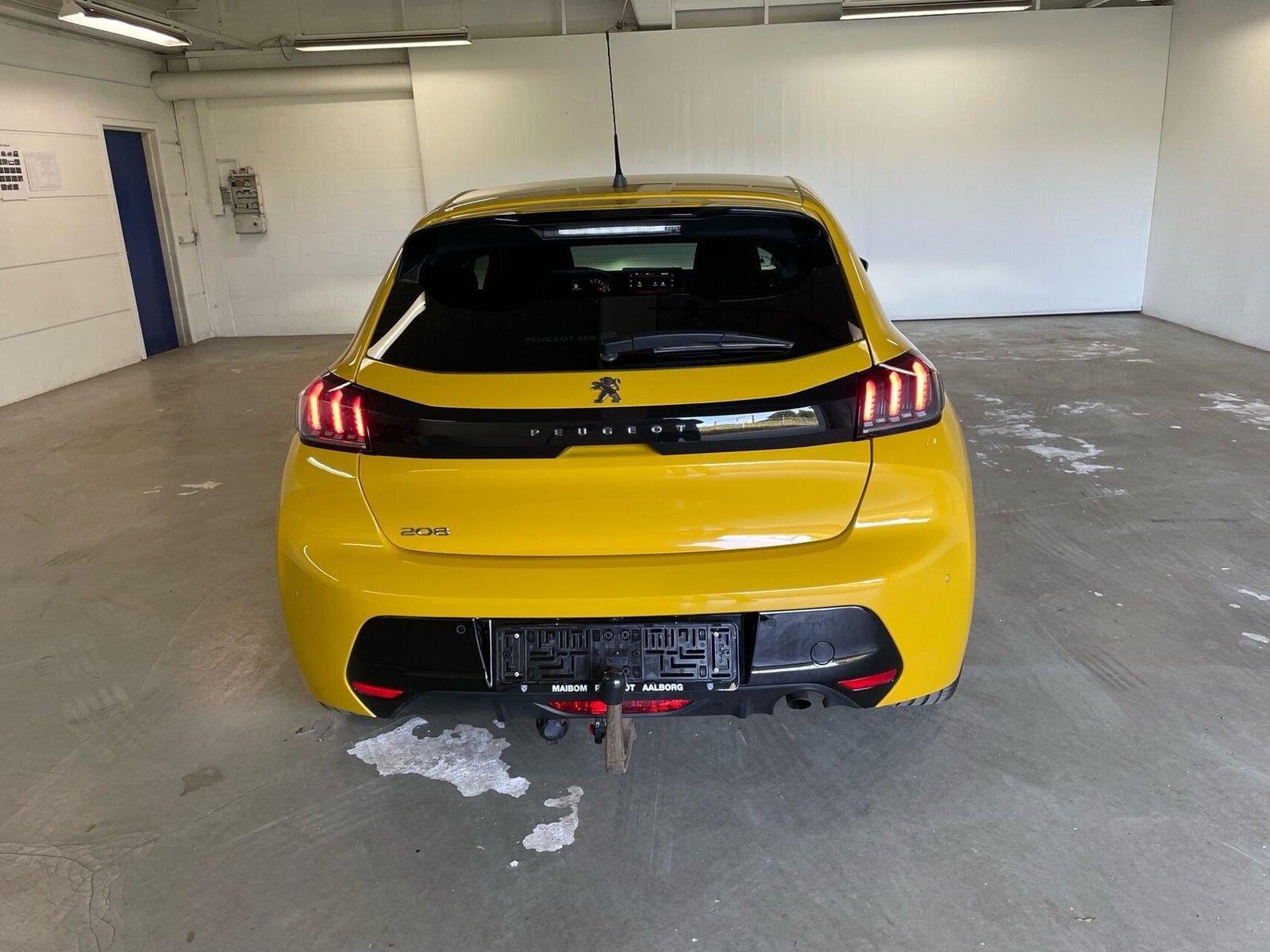 Gul Peugeot 208 fra 2020