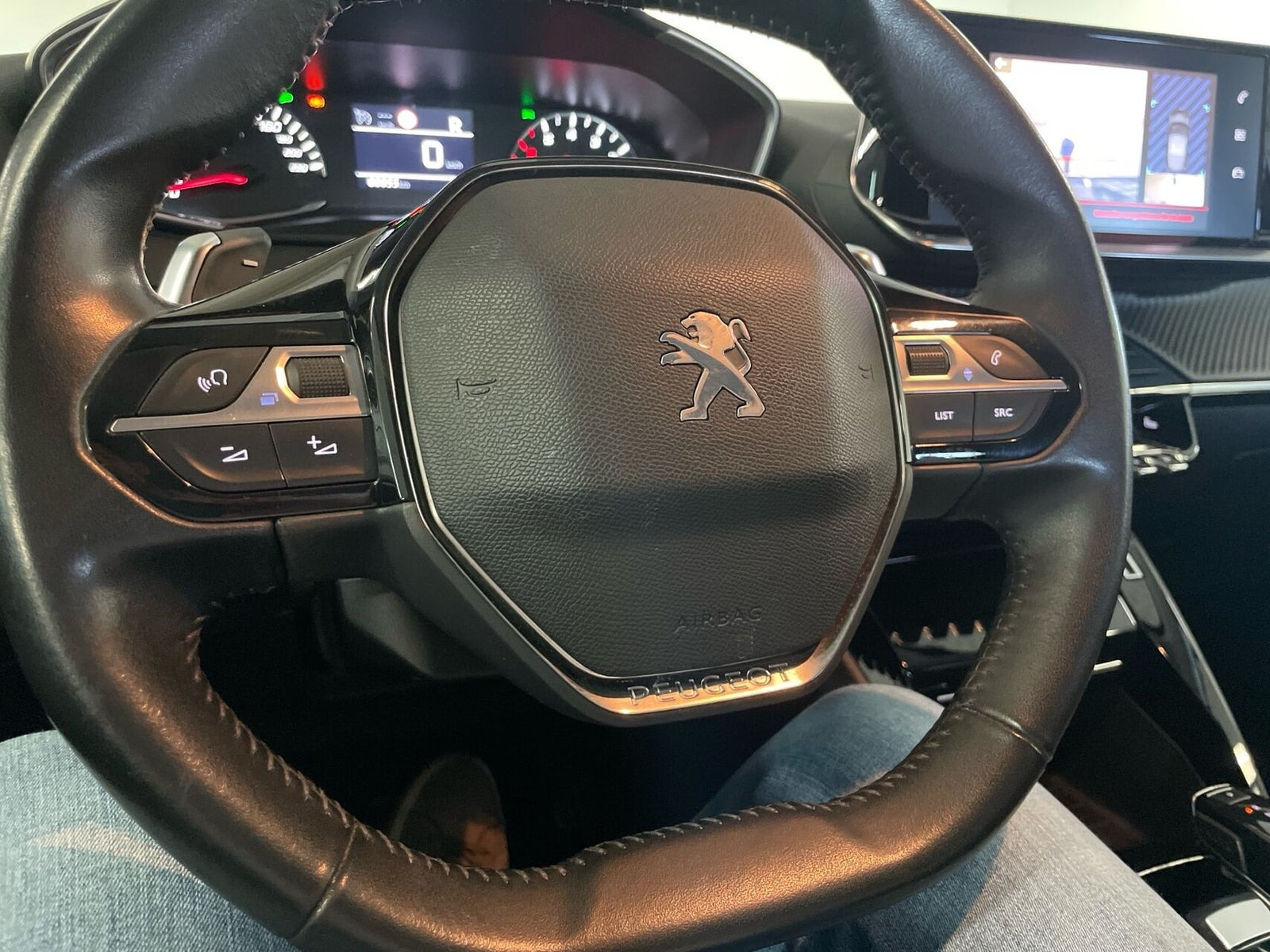 Gul Peugeot 208 fra 2020