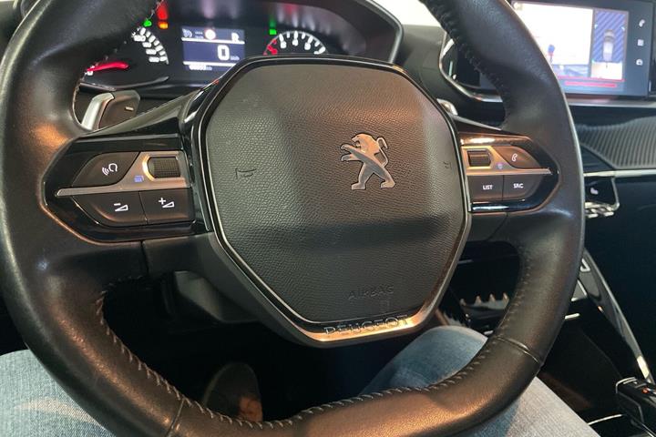 Gul Peugeot 208 fra 2020