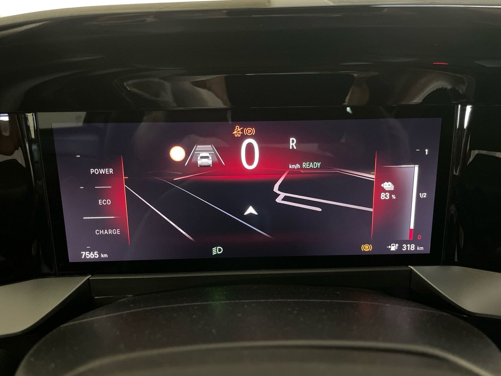 Blå Opel Mokka-e fra 2024