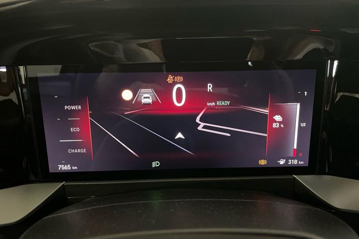 Blå Opel Mokka-e fra 2024