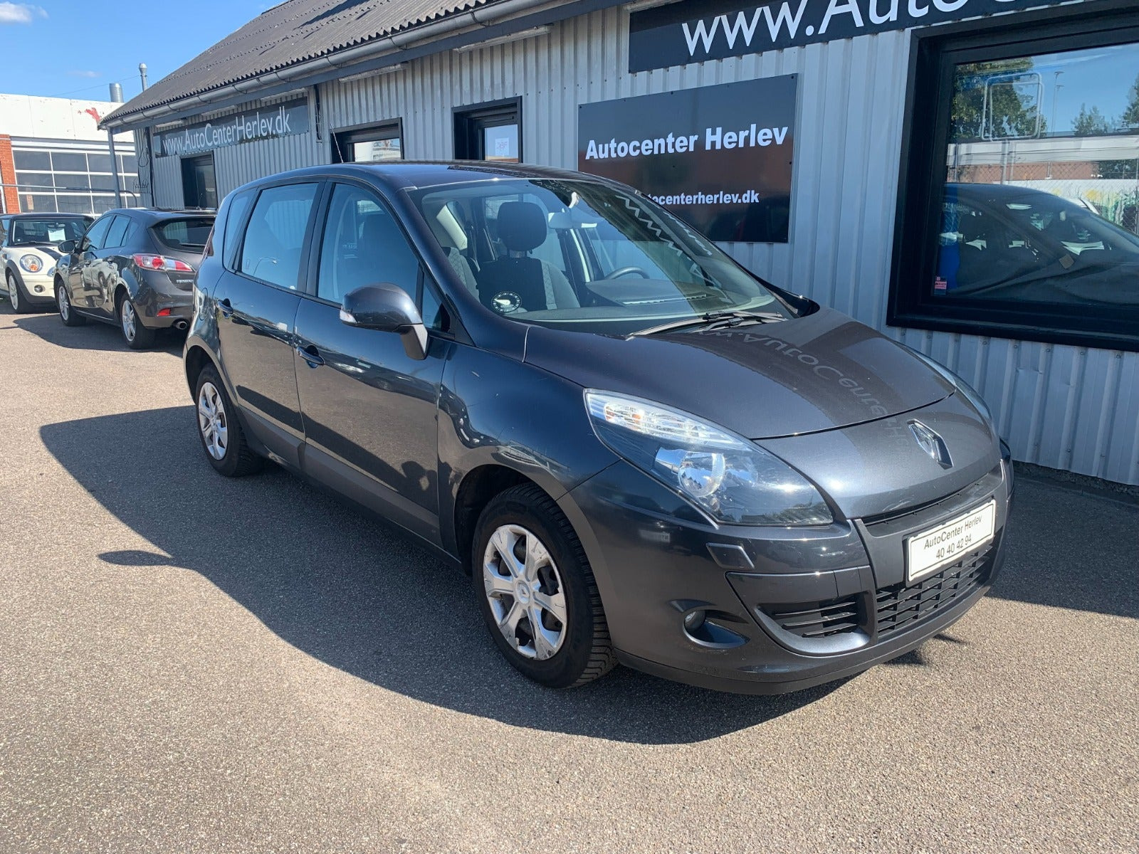 Grå Renault Scenic III fra 2010