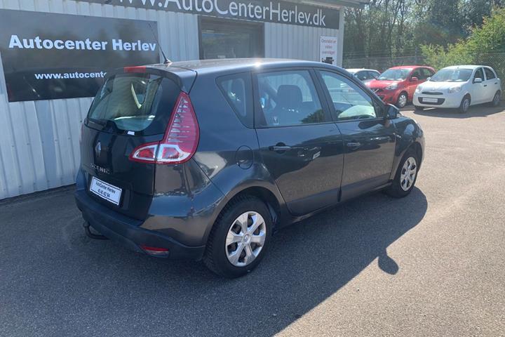 Grå Renault Scenic III fra 2010
